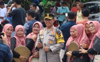 AKBP Budi Setiyono Kawal Langsung Pendaftaran Calon Bupati Rohul, Ini Tujuannya - JPNN.com