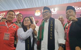 Ribuan Kader PDIP Mengantar Agustina-Iswar Mendaftar ke KPU Kota Semarang - JPNN.com