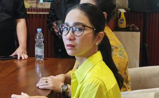 3 Berita Artis Terheboh: Bunga Zainal Ditipu, Aaliyah dan Thariq Diperiksa Polisi - JPNN.com