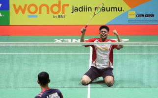 Kalahkan Alwi Farhan, Moh Zaki Ubaidillah Bikin Kejutan dengan Menjuarai Indonesia Masters 2024 Super 100 - JPNN.com