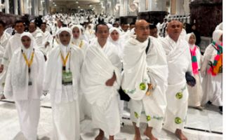 Menteri Bahlil Bagikan Momen Perjalanan Umrah, Warganet Beri Dukungan dan Doa - JPNN.com