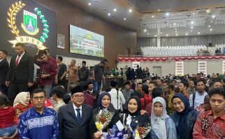 Ibu dan Anaknya Ini Dilantik Jadi Anggota DPRD Banten, Partai pun Sama - JPNN.com