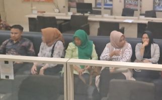 Datangi Polda Jateng, Ibunda Dokter Aulia Risma Lapor Kasus Kematian Putrinya - JPNN.com