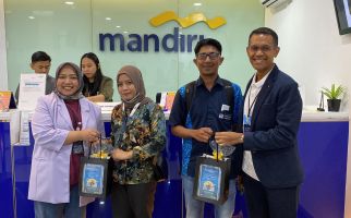 Peringati Harpelnas 2024, Bank Mandiri Bagikan Bingkisan ke Nasabah di Sulawesi - JPNN.com