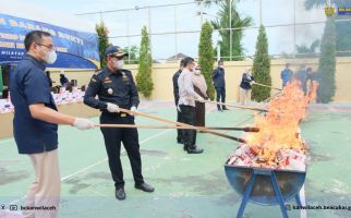 Ini Wujud Komitmen Kanwil Bea Cukai Aceh Berantas Peredaran Rokok Ilegal di Indonesia - JPNN.com