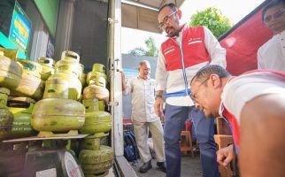 Dirut PPN Turun Langsung Cek Ketersediaan LPG 3 Kilogram di Lapangan - JPNN.com