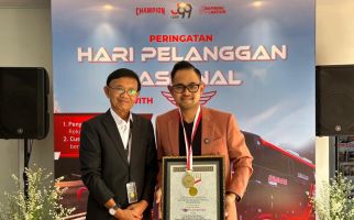 Founder Juragan 99 Mendadak Jadi Pramugara di Hari Pelanggan Nasional - JPNN.com