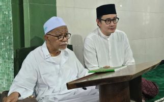 Jalin Silaturahmi, Cawabup Purworejo Dion Agasi Salat dan Doa Bersama Santri Ponpes Darrut Tauhid - JPNN.com