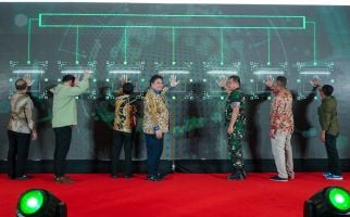 Menko Airlangga Groundbreaking Pabrik Baterai EV Ramah Lingkungan Pertama di Indonesia - JPNN.com