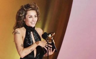 Miley Cyrus Digugat atas Dugaan Pelanggaran Hak Cipta Lagu Flowers - JPNN.com