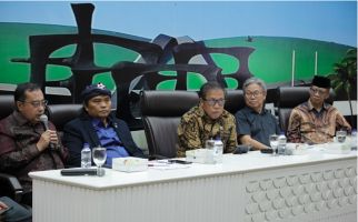 DPR Desak Kemenkes Tinjau Kembali PP 28/2024 & RPMK Terkait Kemasan Rokok Polos Tanpa Merek - JPNN.com