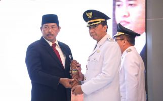 Nana Sudjana Minta Pj Bupati Brebes & Banyumas Sukseskan Penyelenggaraan Pilkada 2024 - JPNN.com