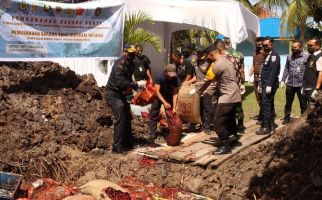 Lihat Tuh, Bea Cukai Musnahkan Barang Hasil Penindakan - JPNN.com
