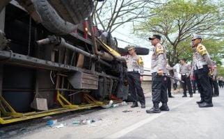 Kecelakaan Maut Bus Surya Bali Vs Truk Tronton di Pantura Pati, 6 Orang Tewas - JPNN.com