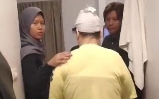 Digerebek Istri saat Berduaan dengan Wanita di Hotel, Pejabat Pemda Siak Ini Terancam Jadi Tersangka - JPNN.com