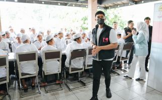 Kaesang bersama HIPMI Beri Santunan kepada Anak Yatim di Banjarbaru - JPNN.com