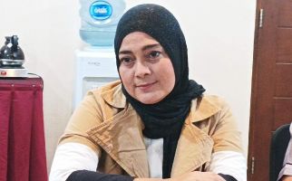 Dean Desvi Tuntut Pimpro Rumah Produksi S Inisial AJB Minta Maaf - JPNN.com