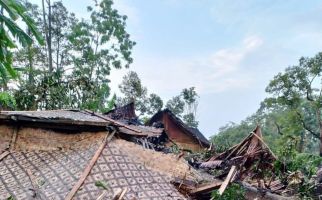 7 Rumah di Kawasan Permukiman Badui Diterjang Angin Puting Beliung - JPNN.com