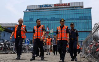 Wamenkeu Thomas Djiwandono Tinjau Langsung Proses Layanan di Bea Cukai Tanjung Priok - JPNN.com