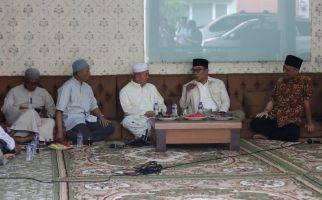 Demi Kelancaran Kampanye, Ridwan Kamil Minta Restu ke Ponpes Darul Ishlah - JPNN.com