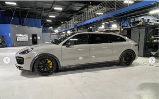 Sayang Istri, Mark Zuckerberg Berikan Porsche Cayenne Turbo GT 'Minivan' - JPNN.com