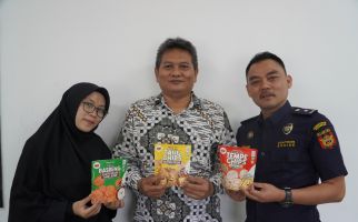 Sukses Ekspor Perdana, Basreng dan Aneka Keripik Produksi UMKM Bekasi Tembus Jepang - JPNN.com