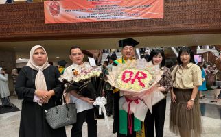 Pengacara Krisna Murti Raih Gelar Doktor dengan Predikat Cumlaude di Universitas Jayabaya - JPNN.com