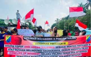 Gerakan Mahasiswa dan Pemuda Sulsel Berdemonstrasi di Depan Istana Presiden, Begini Tuntutannya - JPNN.com