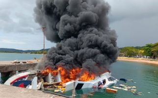 Detik-Detik Kapal Cagub Maluku Utara Benny Laos Meledak dan Terbakar, Mencekam - JPNN.com