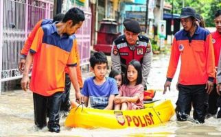 Banjir di Tebing Tinggi, Kemensos Langsung Gerak Cepat Salurkan Berbagai Bantuan - JPNN.com