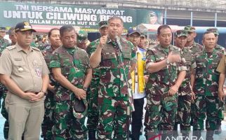 TNI Gelar Bersih-bersih Kali Ciliwung, 6 Ribu Ton Sampah Diangkut, Bravo - JPNN.com