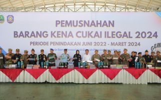 Bea Cukai Jabar dan Satpol PP Musnahkan BKC Ilegal, Ada Tembakau Iris hingga MMEA - JPNN.com