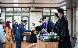 Kepala BPKH Fadlul Imansyah Raih Gelar Doktor di UI - JPNN.com