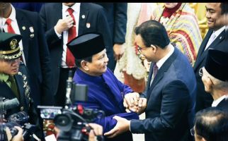 Unggah Foto Bareng Prabowo Seusai Pelantikan, Anies Tulis Caption Begini, Simak - JPNN.com