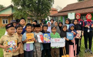 Peduli Pendidikan dan Literasi Dini, Alfamidi Salurkan Buku Bacaan di 11 Wilayah di Indonesia - JPNN.com