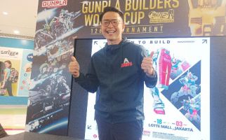 Ernest Prakasa Jadikan Hobi Rakit Gundam Mediator Bonding dengan Anak - JPNN.com