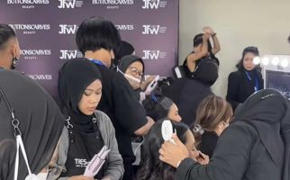 Dipakai Selebritas, Brand Lokal Ona Hairdryer Hadir di JFW 2025 - JPNN.com