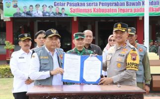 Ribuan Anggota Satlinmas Jepara Bantu Polri Amankan Pilkada - JPNN.com