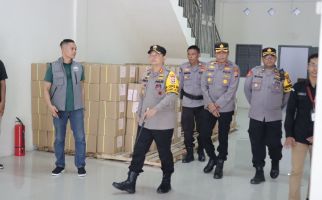 AKBP Asep Terapkan Pengamanan Berlapis di Gudang Logistik Pilkada Siak - JPNN.com