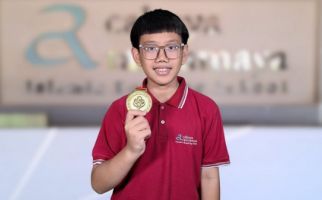 Siswa SMP Cahaya Rancamaya Raih Emas di Singapore Math Challenge 2024 - JPNN.com