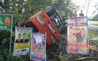 Minibus Berpenumpang 15 Orang Terguling di Trenggalek, Ada Seorang Bayi - JPNN.com