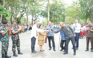 Hari Sumpah Pemuda, Pj Bupati Mimika Luncurkan Program Gasing untuk Meningkatkan Mutu Pendidikan - JPNN.com