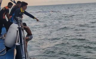 Bea Cukai Kepri Bantu Selamatkan 6 ABK yang Tenggelam di Perairan Pulau Karimun Anak - JPNN.com