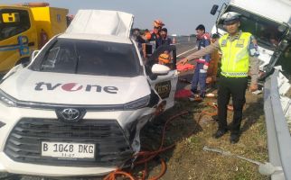 Mobil Pembawa Kru TvOne Kecelakaan di Tol Pemalang-Semarang, 3 Orang Meninggal Dunia, 2 Luka-Luka - JPNN.com