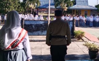 Tak Ingin Hoaks Merambah ke Pelajar, AKP Sumaryadi Datangi SMAN 1 XIII Koto Kampar - JPNN.com