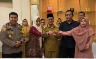 Guru Honorer Supriyani dan Orang Tua Korban Berdamai, Lihat - JPNN.com
