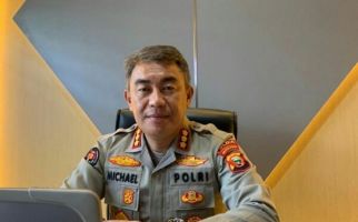 2 Oknum Polisi Pose dengan Timses Cagub, Propam Turun Tangan - JPNN.com