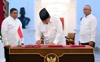 Prabowo Tandatangani Aturan yang Hapus Utang Petani, Nelayan, UMKM - JPNN.com