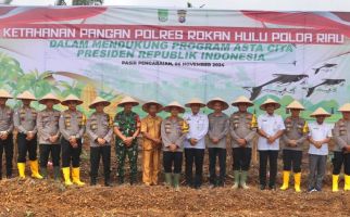 Jalankan Program Ketahanan Pangan, Polres Rohul Tanam Jagung & Tebar Benih Ikan untuk Petani - JPNN.com