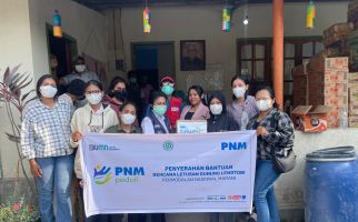 Gerak Cepat, PNM Peduli Salurkan Bantuan Warga Terdampak Erupsi Gunung Lewotobi - JPNN.com